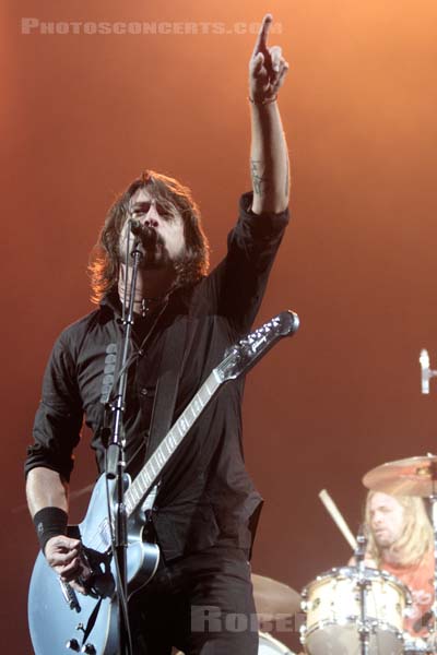 FOO FIGHTERS - 2011-08-26 - SAINT CLOUD - Domaine National - Grande Scene - 